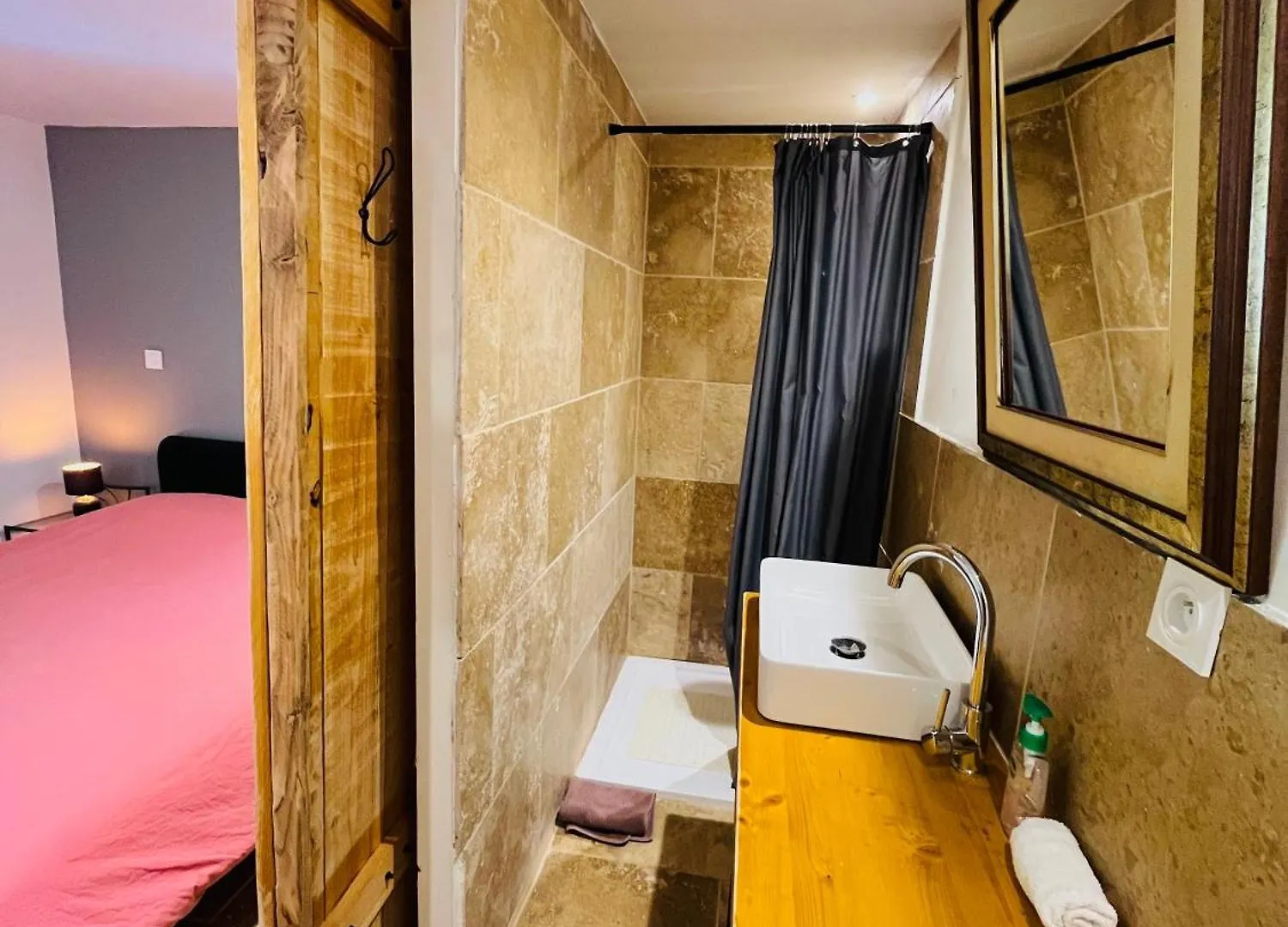 Appartement Pierrange à Grillon 0*,  France